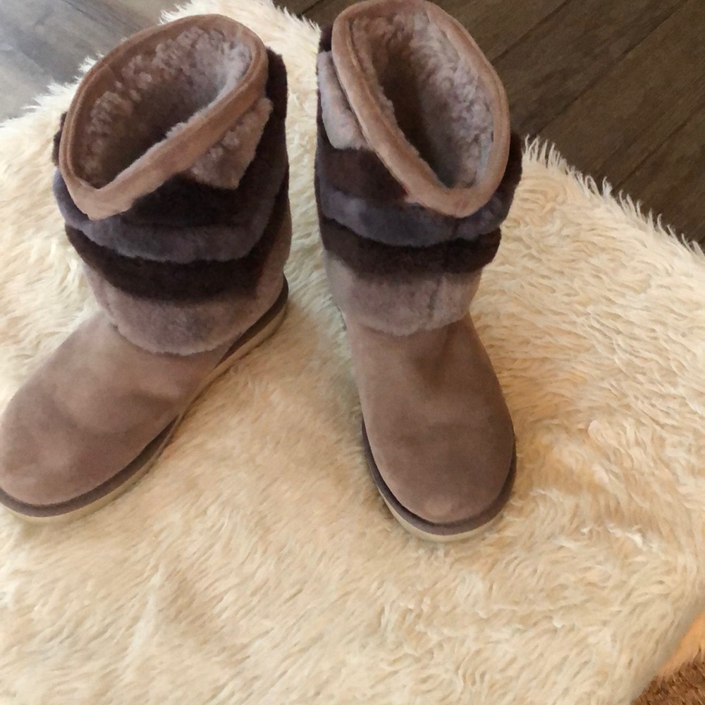Rare tri color Uggs